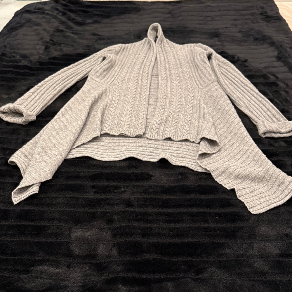 Open-Front Ribbed Cable Knit Cardigan in Light Gray